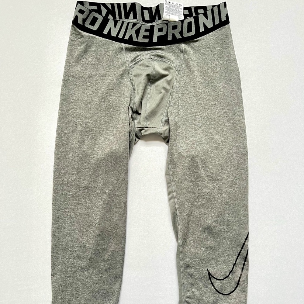 Boys Size L Nike 3/4 grey tights with black swish